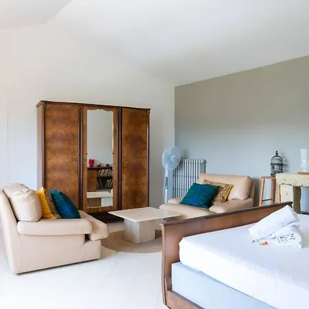 Provencale Avec Piscine * 索沃泰尔